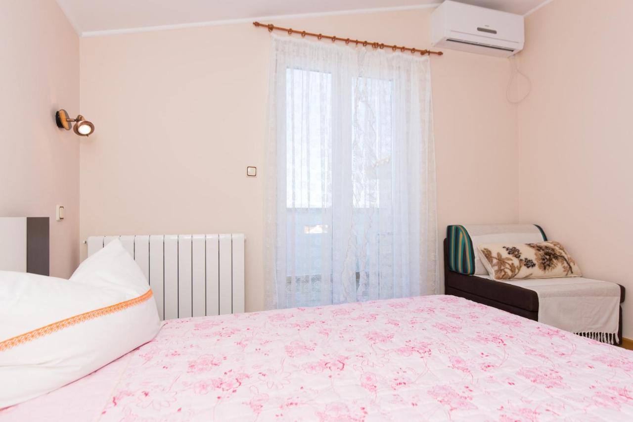 Apartments And Rooms With Parking Space Krk - 5294 Крк Экстерьер фото